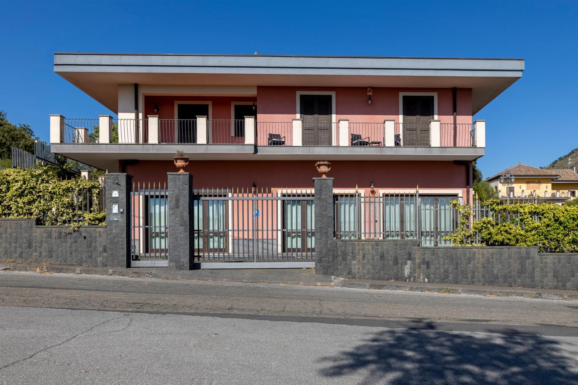 Villa Vulcano, Tra L'Etna E Il Mare Zafferana Etnea Exterior foto